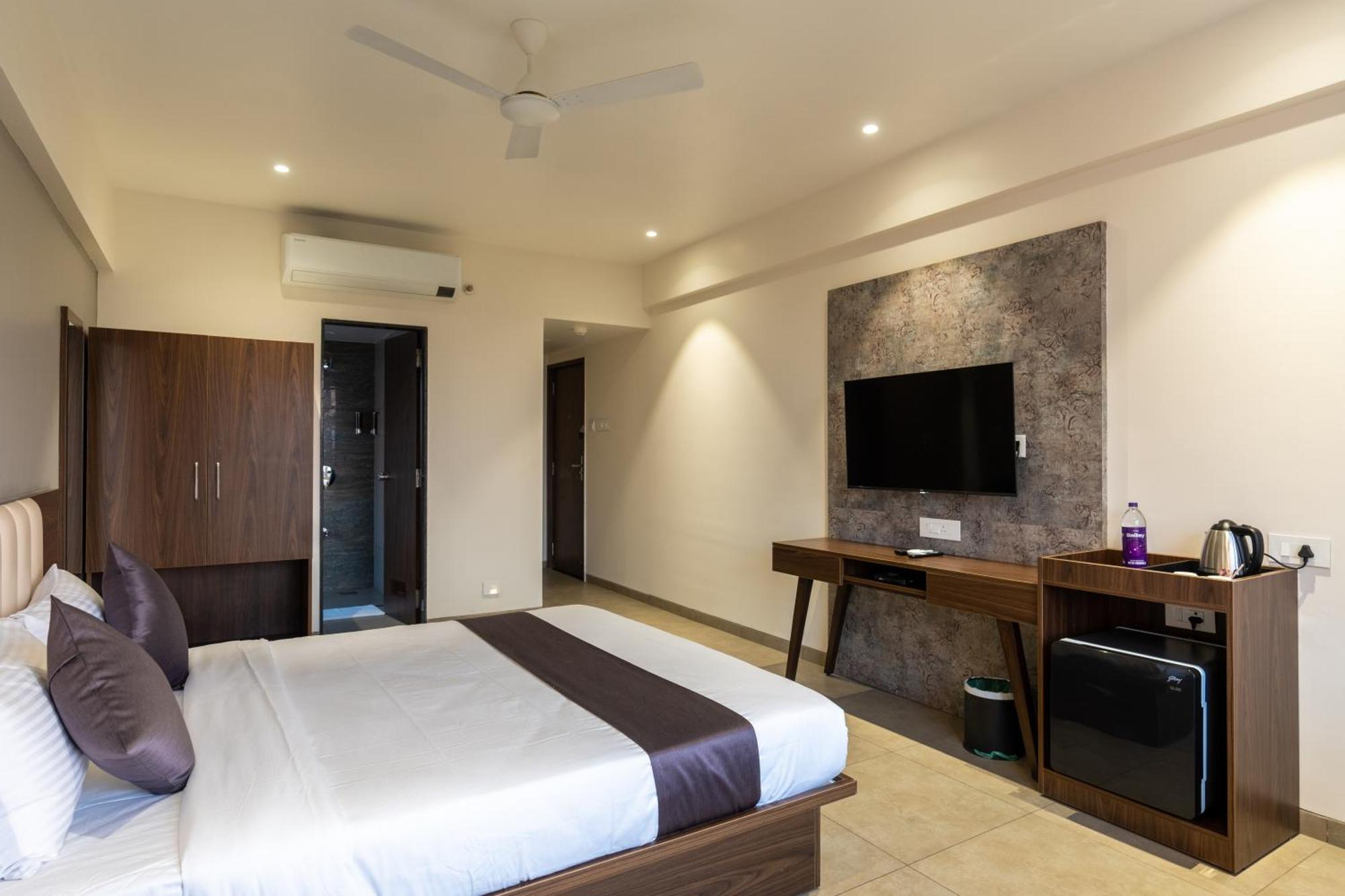 The Living Hub Business Hotel, Kolhapur Exterior foto